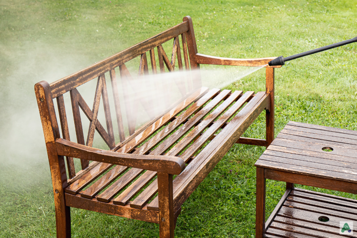 Leistung-Pflege und Reinigung von Gartenmöbeln